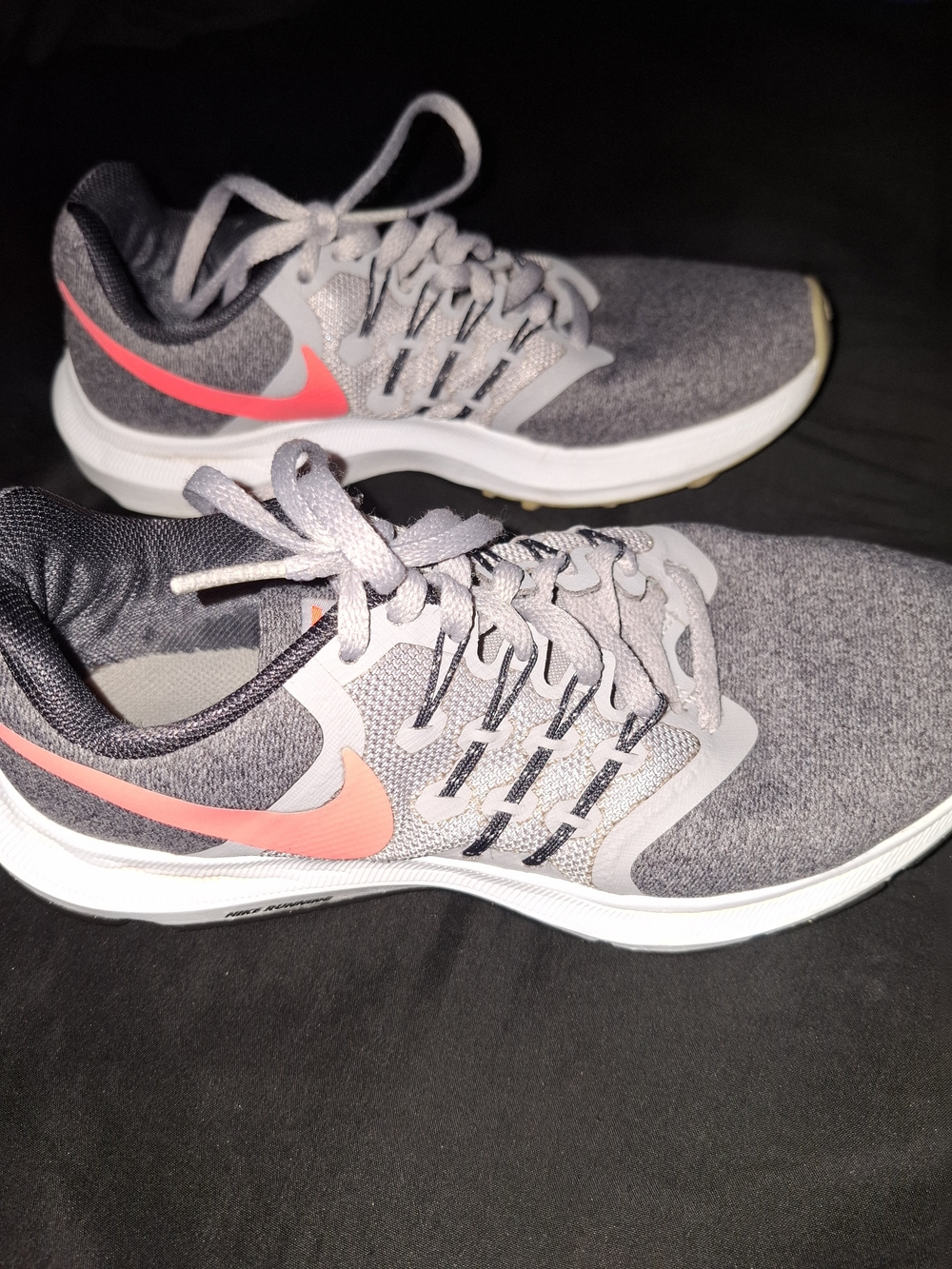 Nike Running Low Top Lace-Up Running Sneakers Gray/Orange Rubber Sole